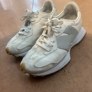 Women’s new balance 327 Size 7
